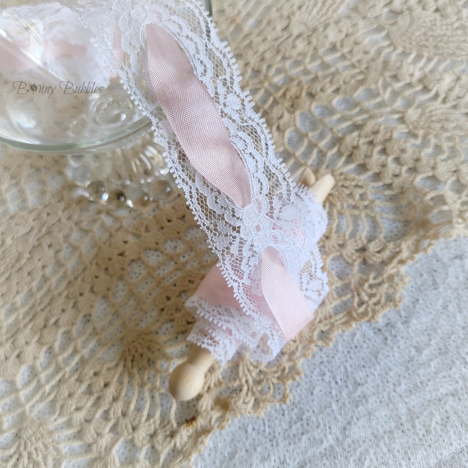 2 yds, Lace - Pink and White, wood clothes peg